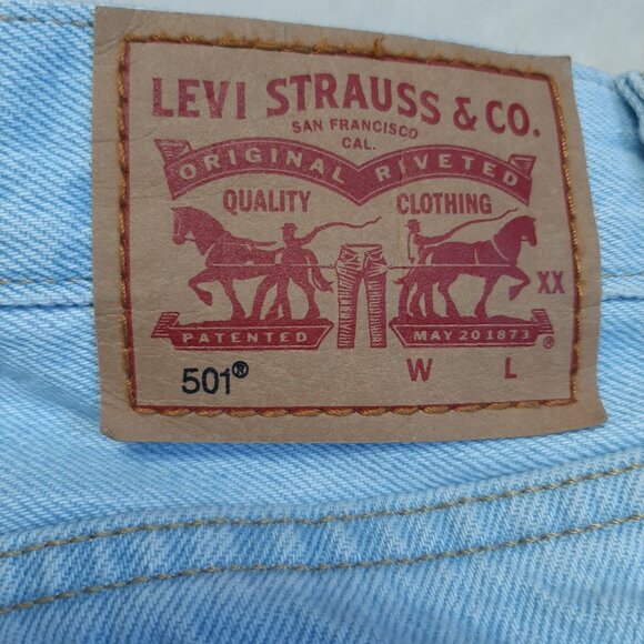 Levi's 501 Man's Blue Light Wash Straight Legs Fly Buttons Denim Jeans W30/L32 - Picture 11 of 11